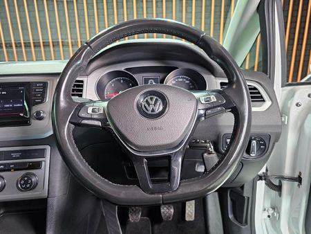 2016-Volkswagen-Golf-SV-20-TDI-Comfortline_10