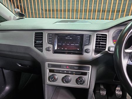 2016-Volkswagen-Golf-SV-20-TDI-Comfortline_12