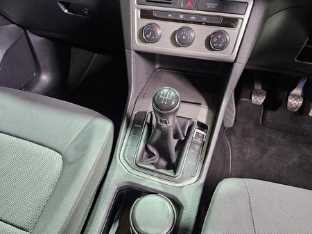 2016-Volkswagen-Golf-SV-20-TDI-Comfortline_13