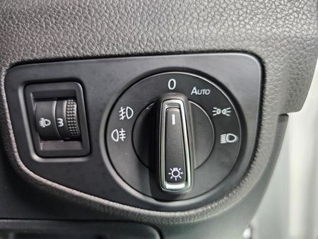 2016-Volkswagen-Golf-SV-20-TDI-Comfortline_16