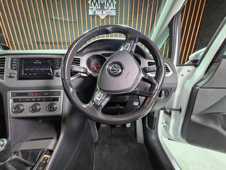 2016-Volkswagen-Golf-SV-20-TDI-Comfortline_17