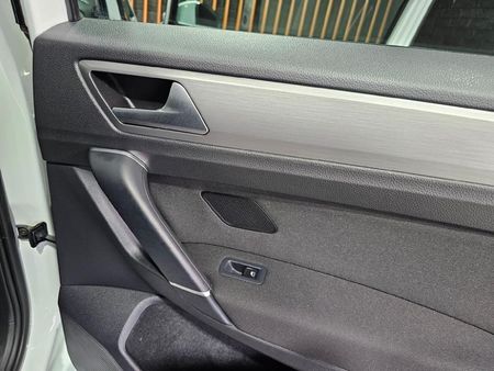 2016-Volkswagen-Golf-SV-20-TDI-Comfortline_19