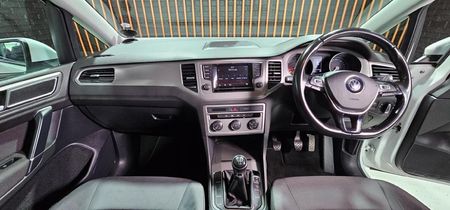 2016-Volkswagen-Golf-SV-20-TDI-Comfortline_21