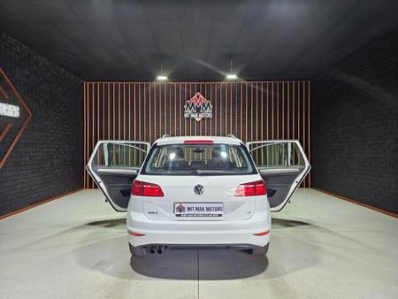 2016-Volkswagen-Golf-SV-20-TDI-Comfortline_23