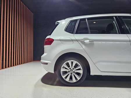 2016-Volkswagen-Golf-SV-20-TDI-Comfortline_26