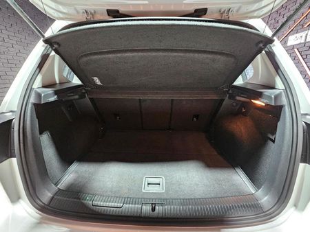 2016-Volkswagen-Golf-SV-20-TDI-Comfortline_28