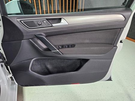 2016-Volkswagen-Golf-SV-20-TDI-Comfortline_6