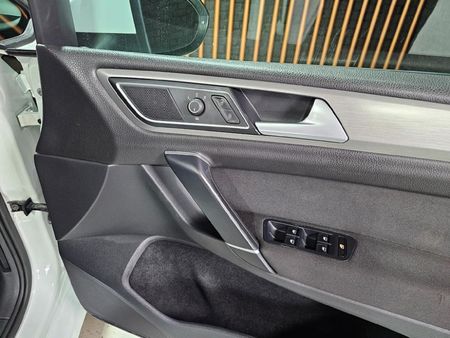 2016-Volkswagen-Golf-SV-20-TDI-Comfortline_7