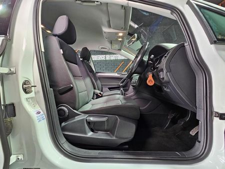 2016-Volkswagen-Golf-SV-20-TDI-Comfortline_8