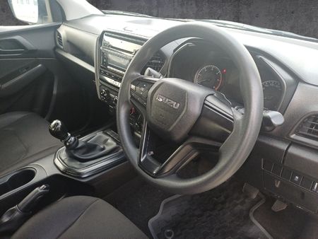 2024-Isuzu-D-Max-19-DDI-L-4x4-Double-Cab_12