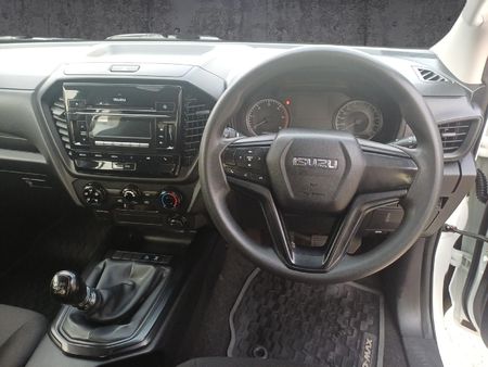 2024-Isuzu-D-Max-19-DDI-L-4x4-Double-Cab_13