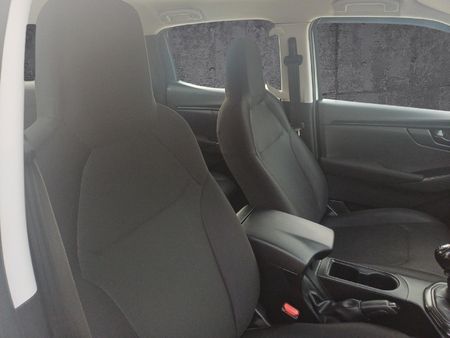 2024-Isuzu-D-Max-19-DDI-L-4x4-Double-Cab_15