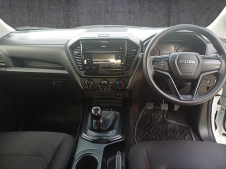 2024-Isuzu-D-Max-19-DDI-L-4x4-Double-Cab_17