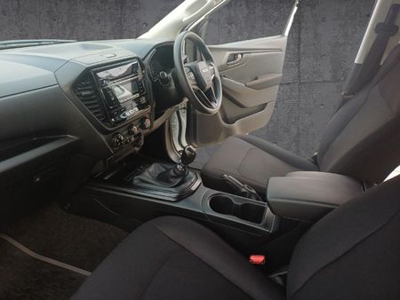 2024-Isuzu-D-Max-19-DDI-L-4x4-Double-Cab_18