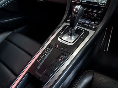 2012-Porsche-911-Carrera-S-Auto_10
