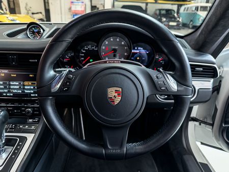 2012-Porsche-911-Carrera-S-Auto_6