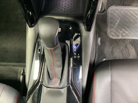 2024-Toyota-Corolla-Cross-18-GR-S_10