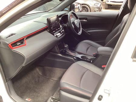 2024-Toyota-Corolla-Cross-18-GR-S_16