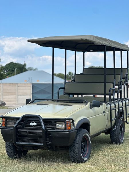 1999-Nissan-Hardbody-30i-V6-4X4-Game-Viewer_0