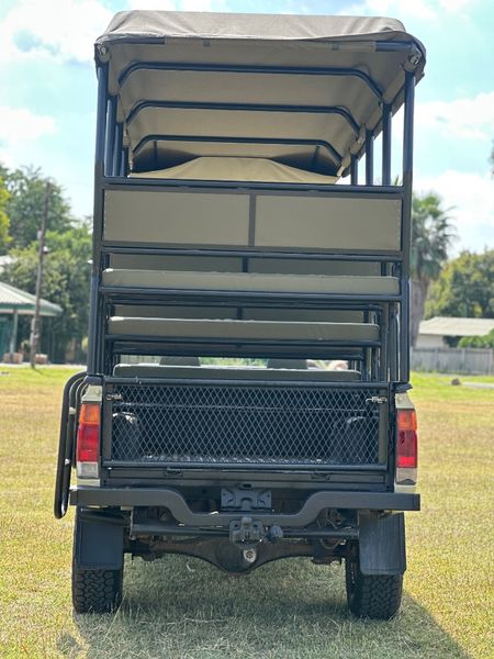1999-Nissan-Hardbody-30i-V6-4X4-Game-Viewer_11