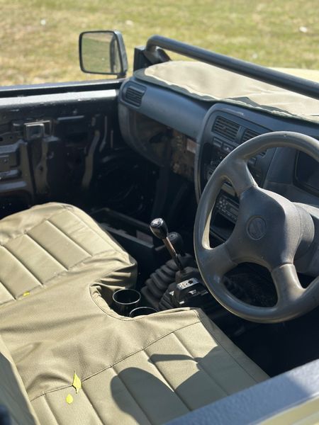 1999-Nissan-Hardbody-30i-V6-4X4-Game-Viewer_20