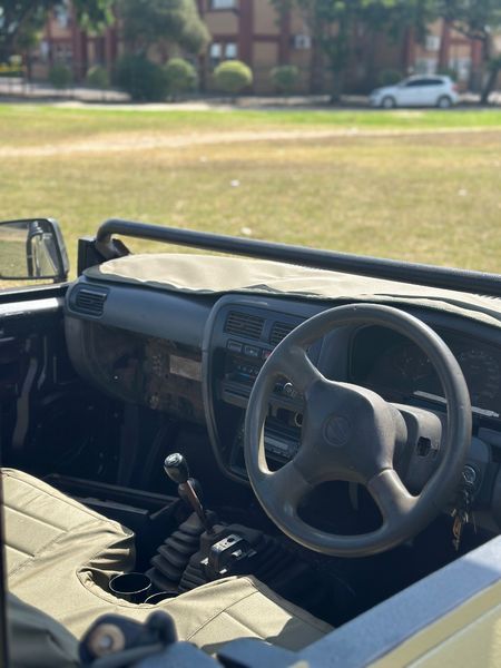 1999-Nissan-Hardbody-30i-V6-4X4-Game-Viewer_21