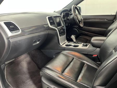 2019-Jeep-Grand-Cherokee-36-Overland_8