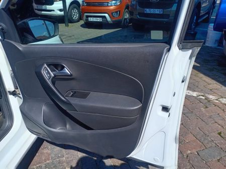 2021-Volkswagen-Polo-Vivo-16-Comfortline-Auto-5-dr_9