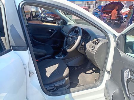 2021-Volkswagen-Polo-Vivo-16-Comfortline-Auto-5-dr_6