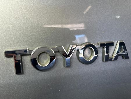 2022-Toyota-Hilux-28-GD-6-Raised-Body-Legend-4x4-Double-Cab_11