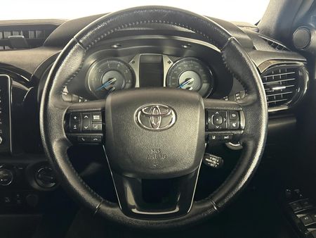 2022-Toyota-Hilux-28-GD-6-Raised-Body-Legend-4x4-Double-Cab_12