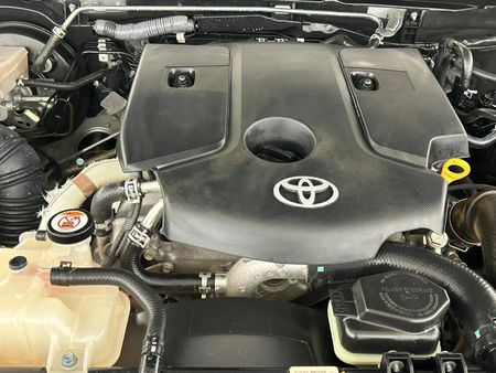 2022-Toyota-Hilux-28-GD-6-Raised-Body-Legend-4x4-Double-Cab_15