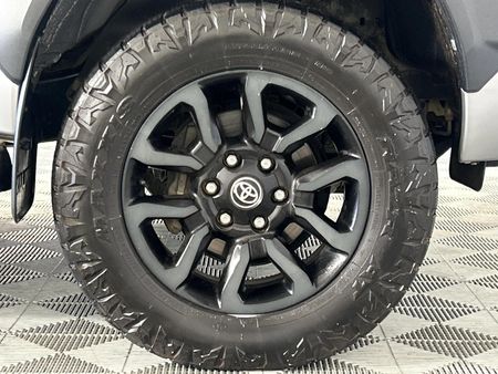2022-Toyota-Hilux-28-GD-6-Raised-Body-Legend-4x4-Double-Cab_5