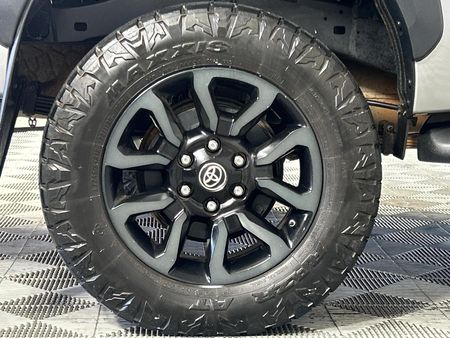 2022-Toyota-Hilux-28-GD-6-Raised-Body-Legend-4x4-Double-Cab_7