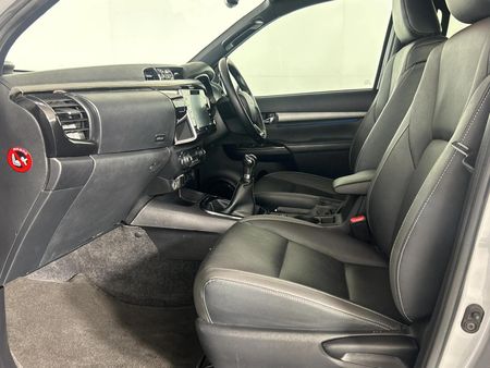 2022-Toyota-Hilux-28-GD-6-Raised-Body-Legend-4x4-Double-Cab_8