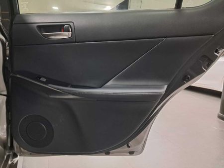 2022-Lexus-IS-300h-EX_22