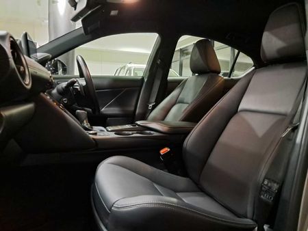 2022-Lexus-IS-300h-EX_6