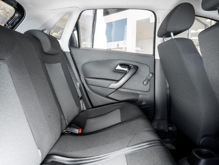 2026-Volkswagen-Polo-Vivo-16-Life_10
