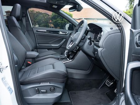 2026-Volkswagen-T-Roc-20-TSI-4M-R-Line-Auto_21