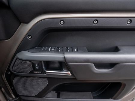 2023-Land-Rover-Defender-110-D300-HSE-X-Dynamic_23