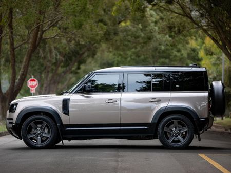 2023-Land-Rover-Defender-110-D300-HSE-X-Dynamic_3