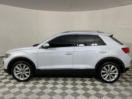 2021-Volkswagen-T-Roc-20-TSI-Design-4Motion-Auto_17