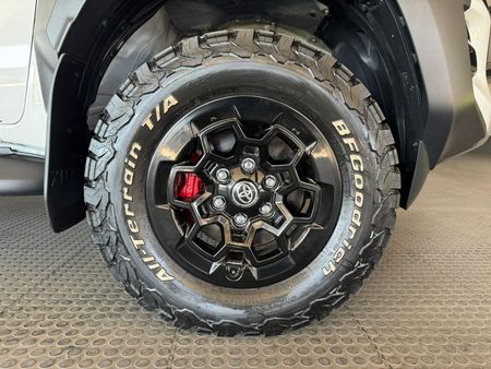 2025-Toyota-Hilux-28GD-6-GR-Sport-Double-Cab-4x4_9