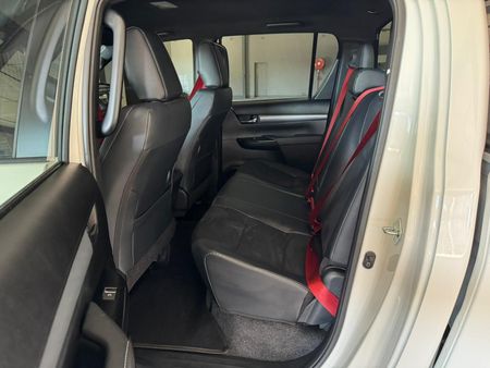 2025-Toyota-Hilux-28GD-6-GR-Sport-Double-Cab-4x4_13