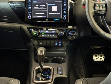 2025-Toyota-Hilux-28GD-6-GR-Sport-Double-Cab-4x4_16