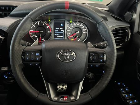 2025-Toyota-Hilux-28GD-6-GR-Sport-Double-Cab-4x4_17