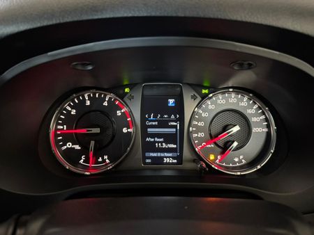 2025-Toyota-Hilux-28GD-6-GR-Sport-Double-Cab-4x4_18