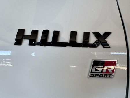 2025-Toyota-Hilux-28GD-6-GR-Sport-Double-Cab-4x4_4