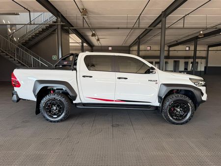 2025-Toyota-Hilux-28GD-6-GR-Sport-Double-Cab-4x4_6