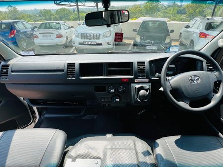 2026-Toyota-Quantum-25-D-4D-Sesfikile-16-seat-Diesel-Manual_13